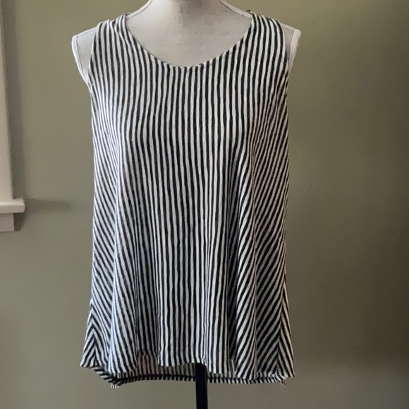 W5 size M vertical striped sleeveless top - Picture 1 of 7